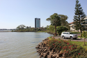 Bahir Darissa matkailu tuo tuloja. Monet hotellit sijaitsevat Tana-järven rannalla.