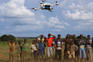 Colify-yrityksen idea on jakaa pienoiskoptereilla lääkkeitä Tansanian vaikeakulkuiselle maaseudulle.