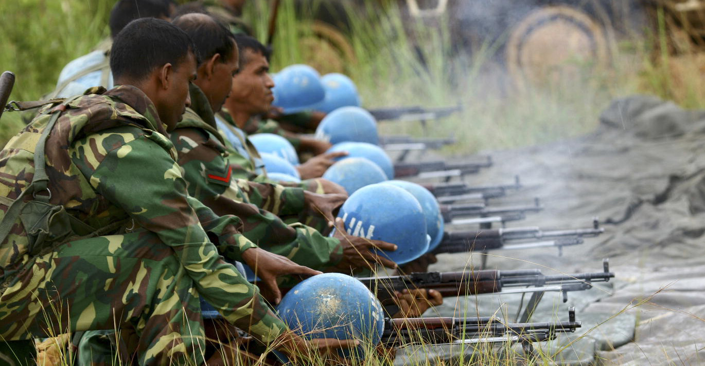 YK:n rauhanturvaajia ampumaharjoituksessa Kongossa