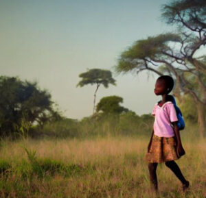Keinoälyn luoma kuva afrikkalaisesta tytöstä savannilla.