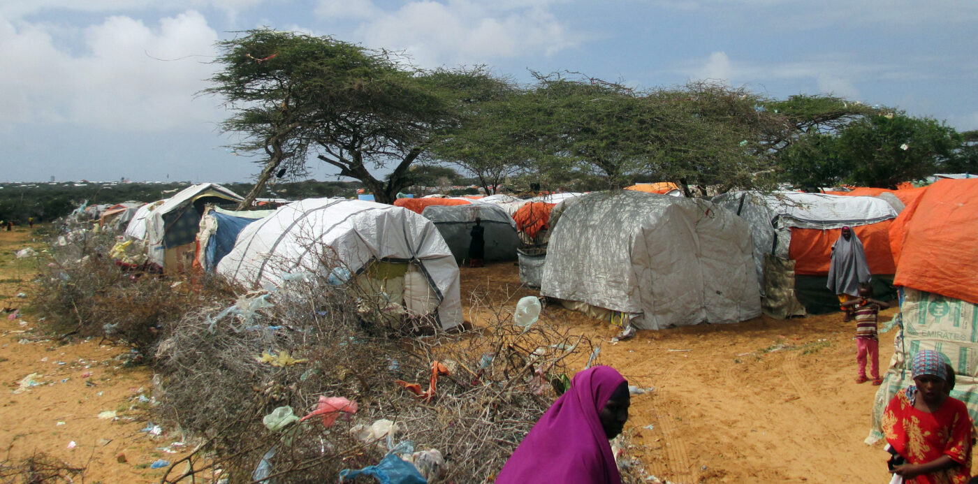 Epävirallinen hökkelikylä Mogadishun liepeillä.