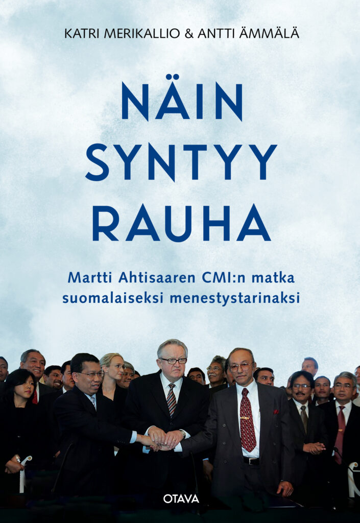 Kirjankannen alalaidassa Martti Ahtisaari kättelee miestä, taustalla muita mustiin pukeutuneita ihmisiä.